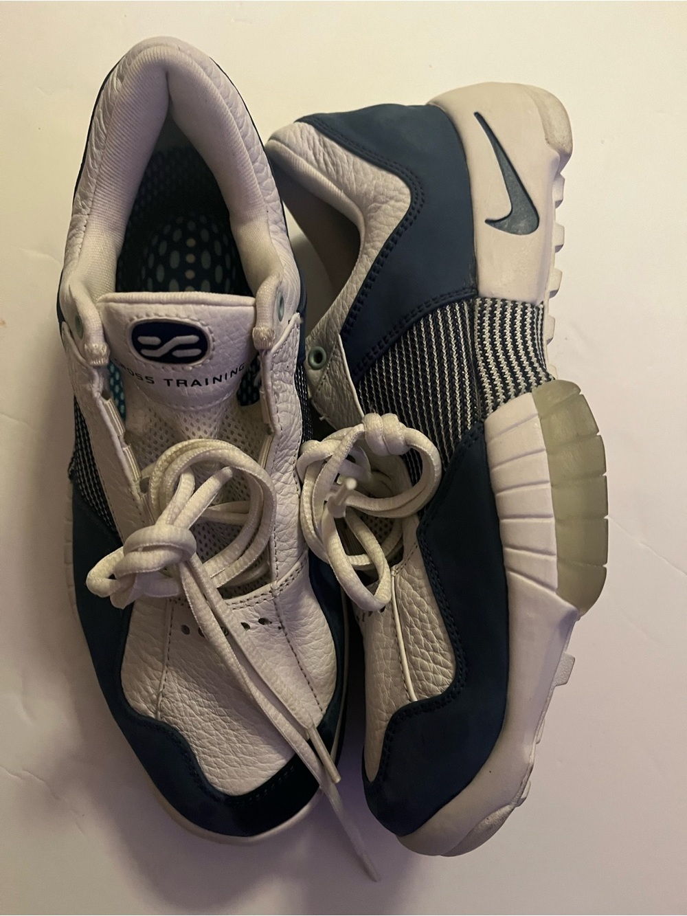 Nike Women's White and Navy leather Low-Top Sneakers. New 7